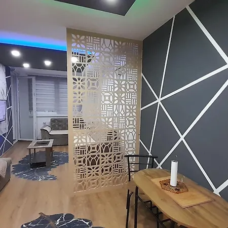 Golden Luxury Apartman, Stup, *