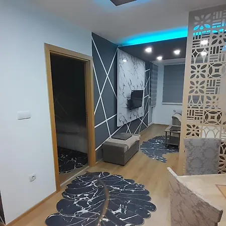 Golden Neom Apartman, Stup,