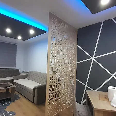 Golden Neom Apartman, Stup, *