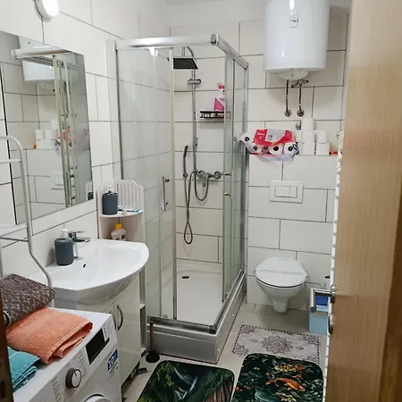 Golden Luxury Apartman, Stup, *